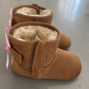 UGG JESSE BOW II  SIZE 4/5